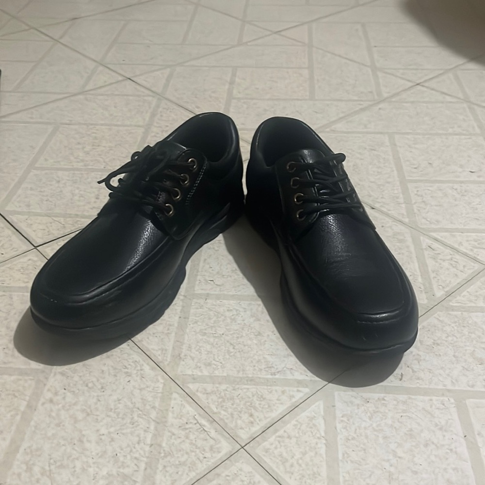 Black Gelato shoes size 8 great condition.. slip and & oil resistance..